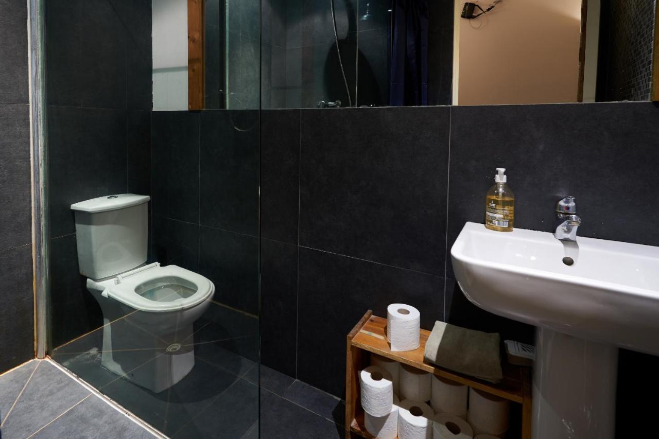 Twin Room with Shared Bathroom,931333204:JPEG