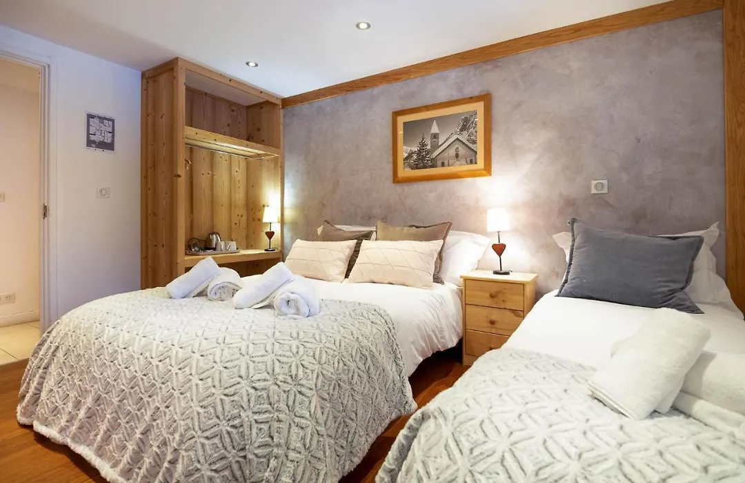 Yeti Lodge Rooms-1