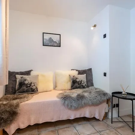 Yeti Lodge Rooms-2